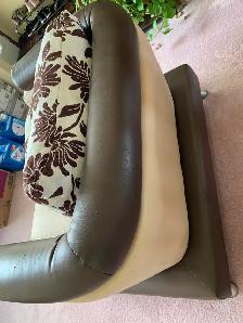 Free Sofa - Photo 2