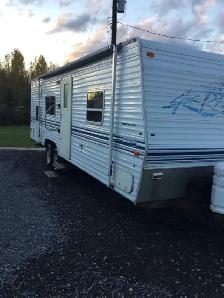 2000 27’ Fleetwood Prowler RV Trailer Northwest Edition