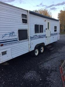 2000 27’ Fleetwood Prowler RV Trailer Northwest Edition - Photo 3