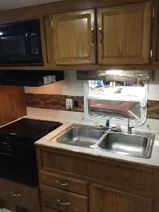 2000 27’ Fleetwood Prowler RV Trailer Northwest Edition - Photo 6