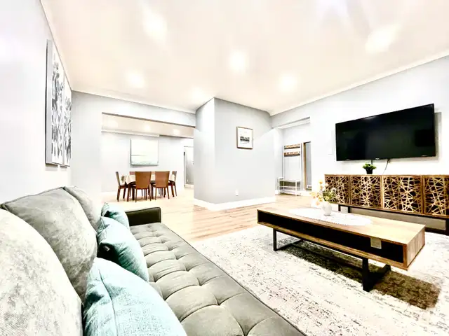 Super nice 3 bdr, 2 washrooms main floor house in Etobicoke