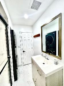 Super nice 3 bdr, 2 washrooms main floor house in Etobicoke - Photo 9