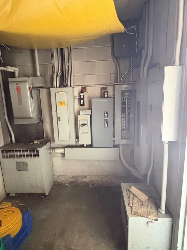 75kVA   30kVA Transformers & Industrial Switchgear Lo