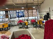 Many Industrial sewing machines and equipment/ Machine à coudre - Photo 2