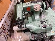 Many Industrial sewing machines and equipment/ Machine à coudre - Photo 5