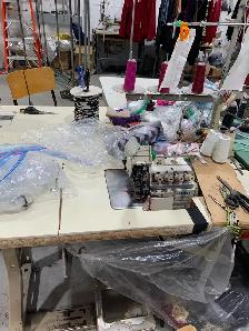 Many Industrial sewing machines and equipment/ Machine à coudre - Photo 7