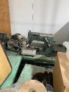 Many Industrial sewing machines and equipment/ Machine à coudre - Photo 8
