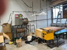 Many Industrial sewing machines and equipment/ Machine à coudre - Photo 11