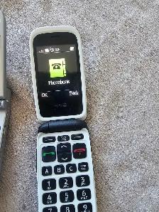 Motorola T720 and Doro Flip Phone Bundle - Photo 3