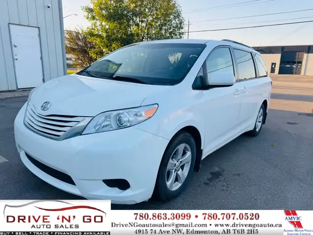 2015 Toyota Sienna Le, 8 Passenger Mini Van, Clean Van, PWR Slid