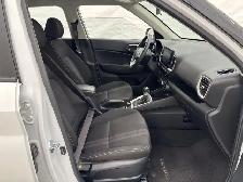 2025 Hyundai Venue Preferred Preferred IVT - Photo 12