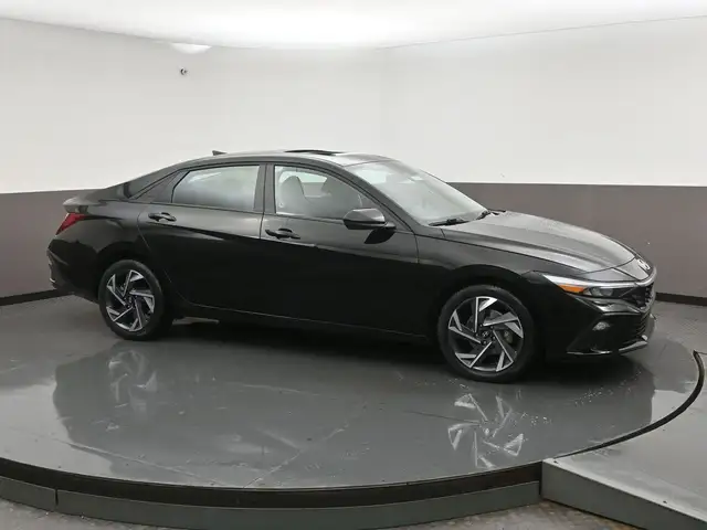 2025 Hyundai Elantra Preferred Tech Sunroof, Bluelink, Apple/And