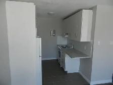 BACHELOR APARTMENT AVAILABLE – 7 RUFUS AVENUE - Photo 2