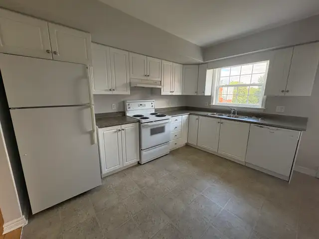 WELCOME TO ASHWOOD APARTMENTS - TWO BEDROOM APARTMENT AVAILABLE