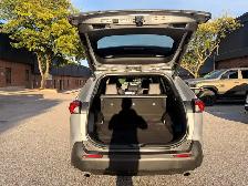 2025 Toyota RAV4 Hybrid XLE AWD PREMIUM, LEATHER, SUNROOF - Photo 18