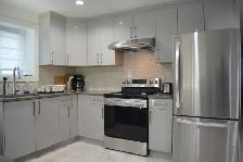 Brand-New Ground-Level 2 Bedroom   Den / 2 Bathroom Suite in - Photo 2