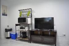Brand-New Ground-Level 2 Bedroom   Den / 2 Bathroom Suite in - Photo 4