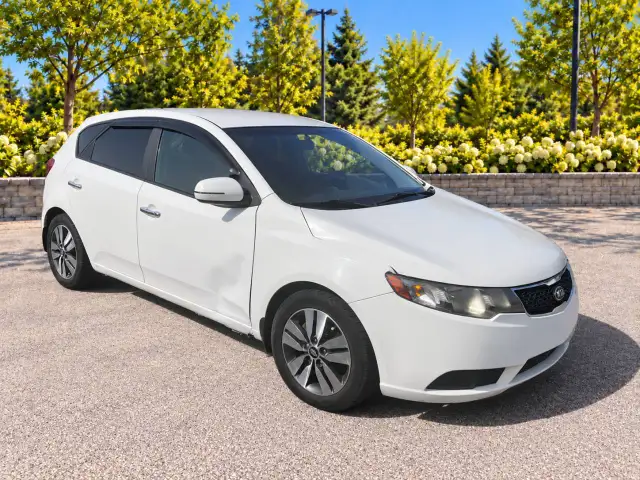 2013 KIA Forte Hatchback | Auto | Air | Mags