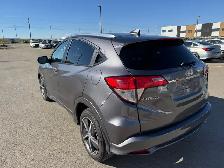 2020 Honda HR-V Touring : Very Well Serviced - Photo 4