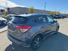 2020 Honda HR-V Touring : Very Well Serviced - Photo 5