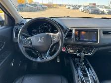 2020 Honda HR-V Touring : Very Well Serviced - Photo 11
