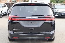 2025 Chrysler Pacifica Select FWD - Photo 5