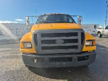 2010 Ford F650 - Photo 2