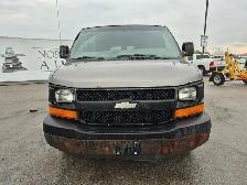 2009 Chevrolet Express - Photo 2