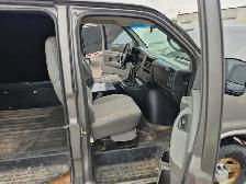 2009 Chevrolet Express - Photo 31