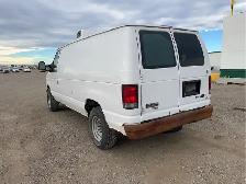 2013 Ford E-Series - Photo 3