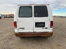 2013 Ford E-Series - Photo 6