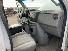 2013 Ford E-Series - Photo 16