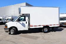 2025 GMC SAVANA 3500 CUBE 12 PIEDS   DECK / CAMION NEUF / 55 KM - Photo 5