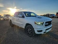 2022 Ram 1500 Crew Cab 4x4 - Photo 2