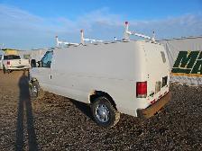 2014 Ford E-Series - Photo 3