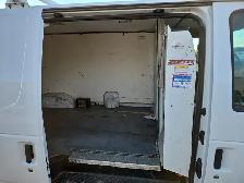 2014 Ford E-Series - Photo 16
