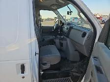 2014 Ford E-Series - Photo 17