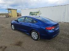 2015 Chrysler 200 - Photo 3