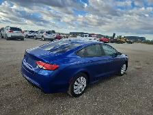2015 Chrysler 200 - Photo 4