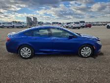 2015 Chrysler 200 - Photo 7