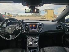 2015 Chrysler 200 - Photo 18