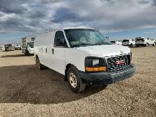 2011 GMC Savana - Photo 2