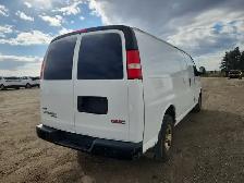 2011 GMC Savana - Photo 4