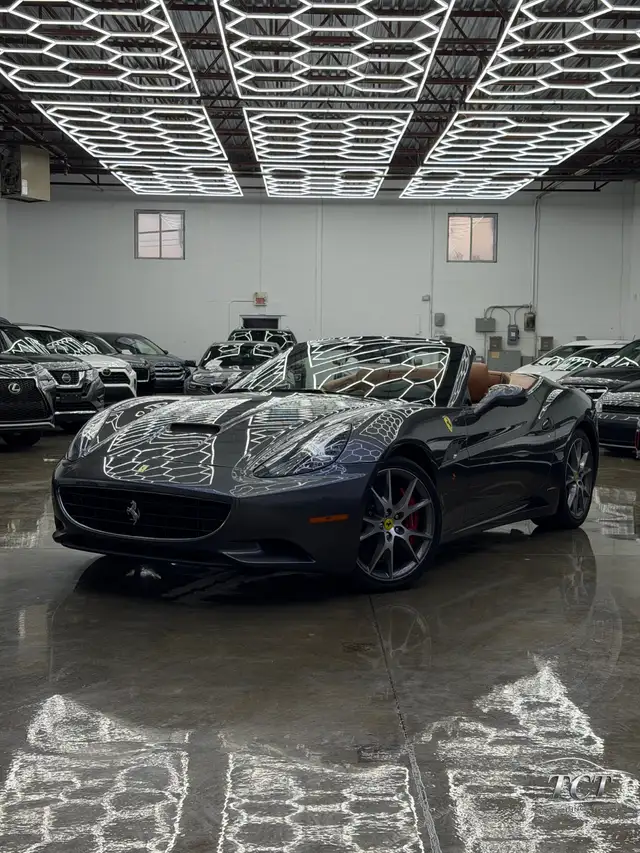 FERRARI CALIFORNIA 2010 — V8 DÉCAPOTABLE — 64,650 KM