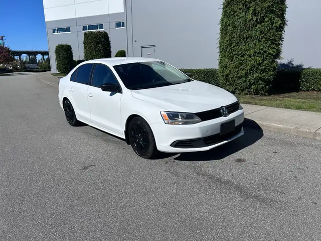 2014 Volkswagen Jetta 5-Speed Manual A/C !