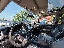 2015 Toyota Highlander XLE AWD 4dr - Photo 8