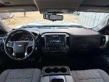 2018 Chevrolet Silverado 1500 LT Crew Cab 4WD - Photo 10