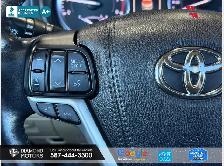 2017 Toyota Highlander XLE AWD - Mint Condition - Brand New Tire - Photo 12