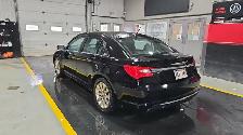 2014 Chrysler 200 - Photo 3