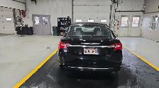2014 Chrysler 200 - Photo 4